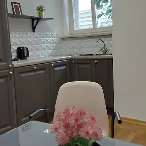 arena-studio-apartment.poznan-hotels.com/