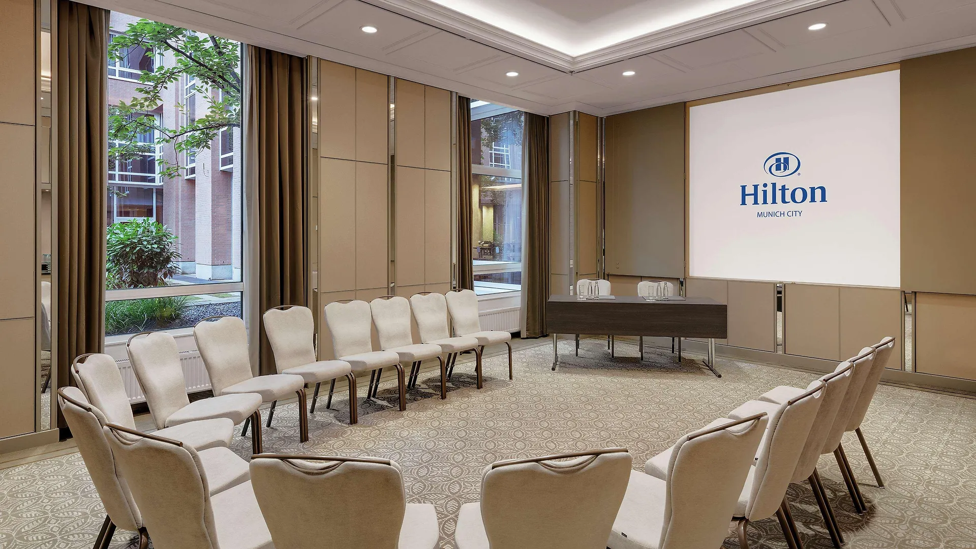 Hilton Munich City 4*,